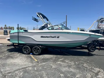 2023 MasterCraft XT24