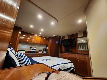 2005 Cruisers Yachts 405 Express Motoryacht