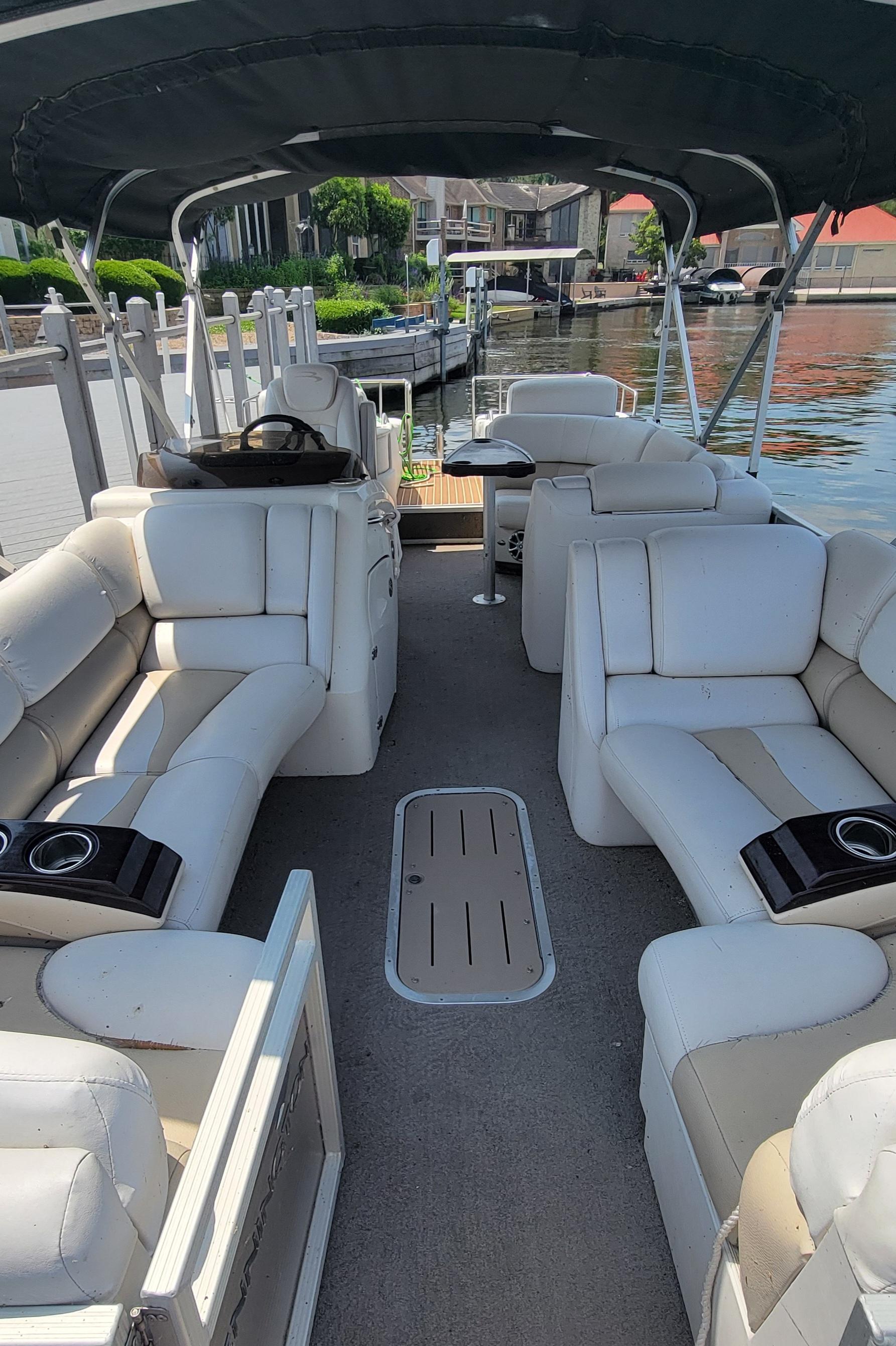 2012 Bennington 2575 QCW 26' 300HP