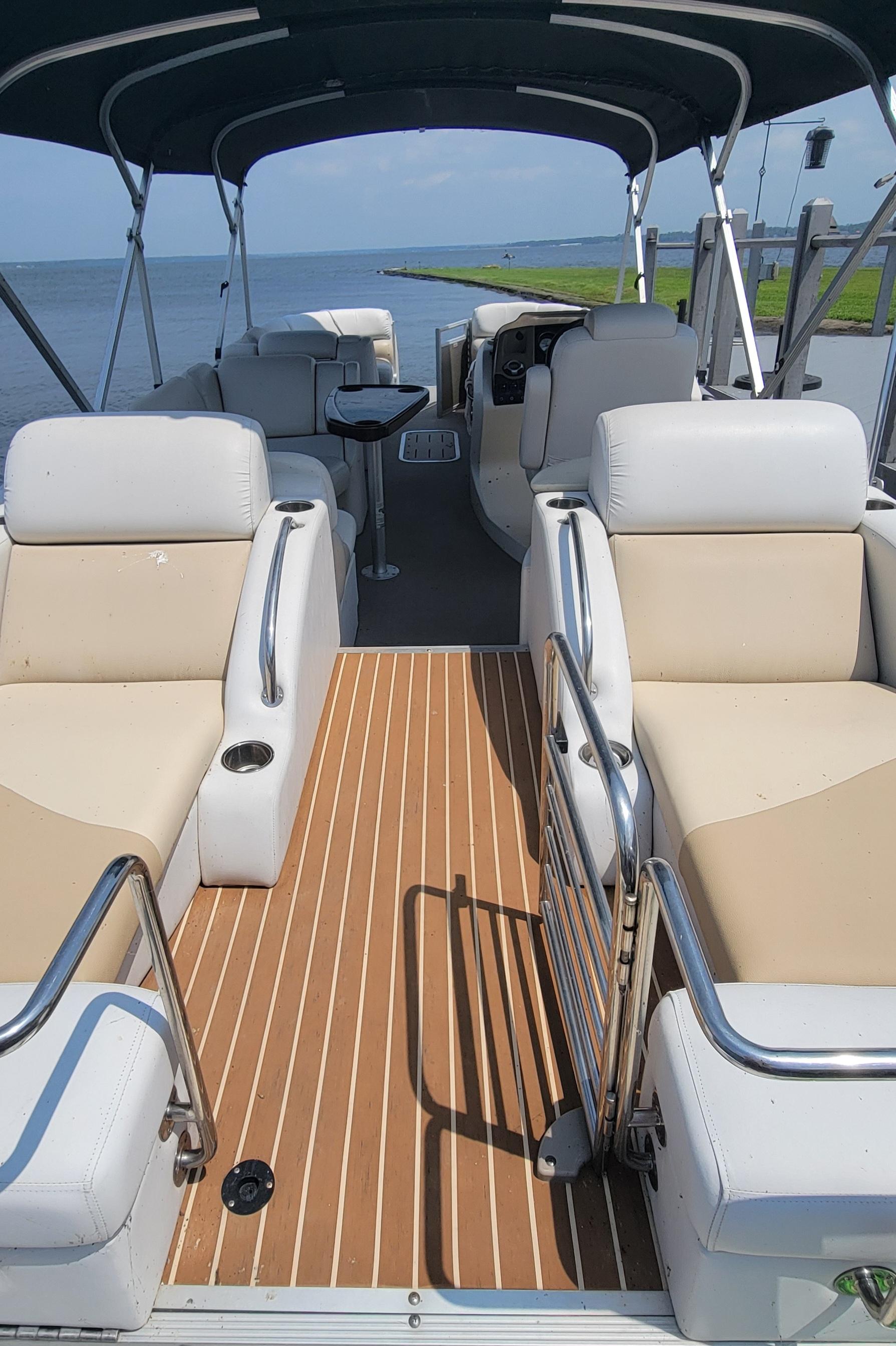 2012 Bennington 2575 QCW 26' 300HP