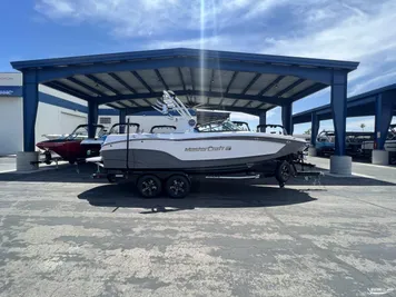 2023 MasterCraft XT22