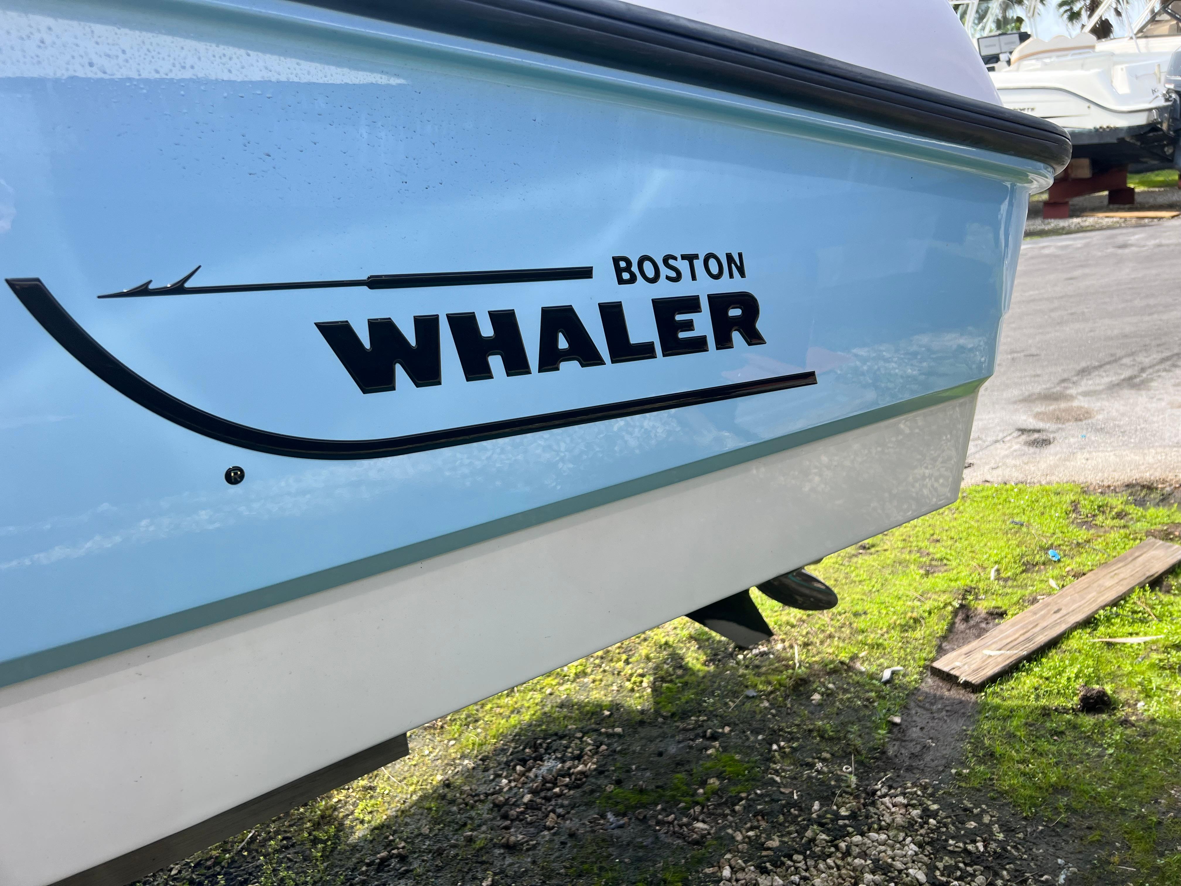 2013 Boston Whaler 270 Dauntless
