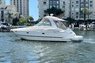 2002 Cruisers Yachts 3672 Express DIESEL