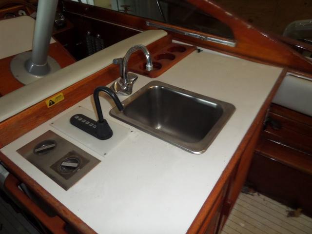 1992 Windsor Craft 31 Picnic Boat