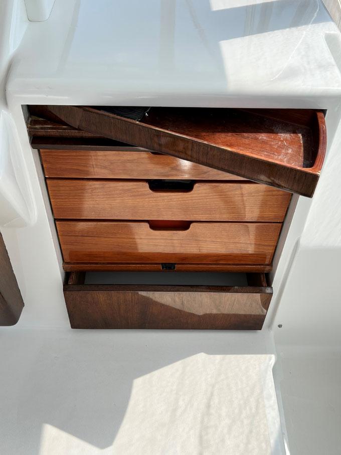 Helm Drawer to Stbd. 