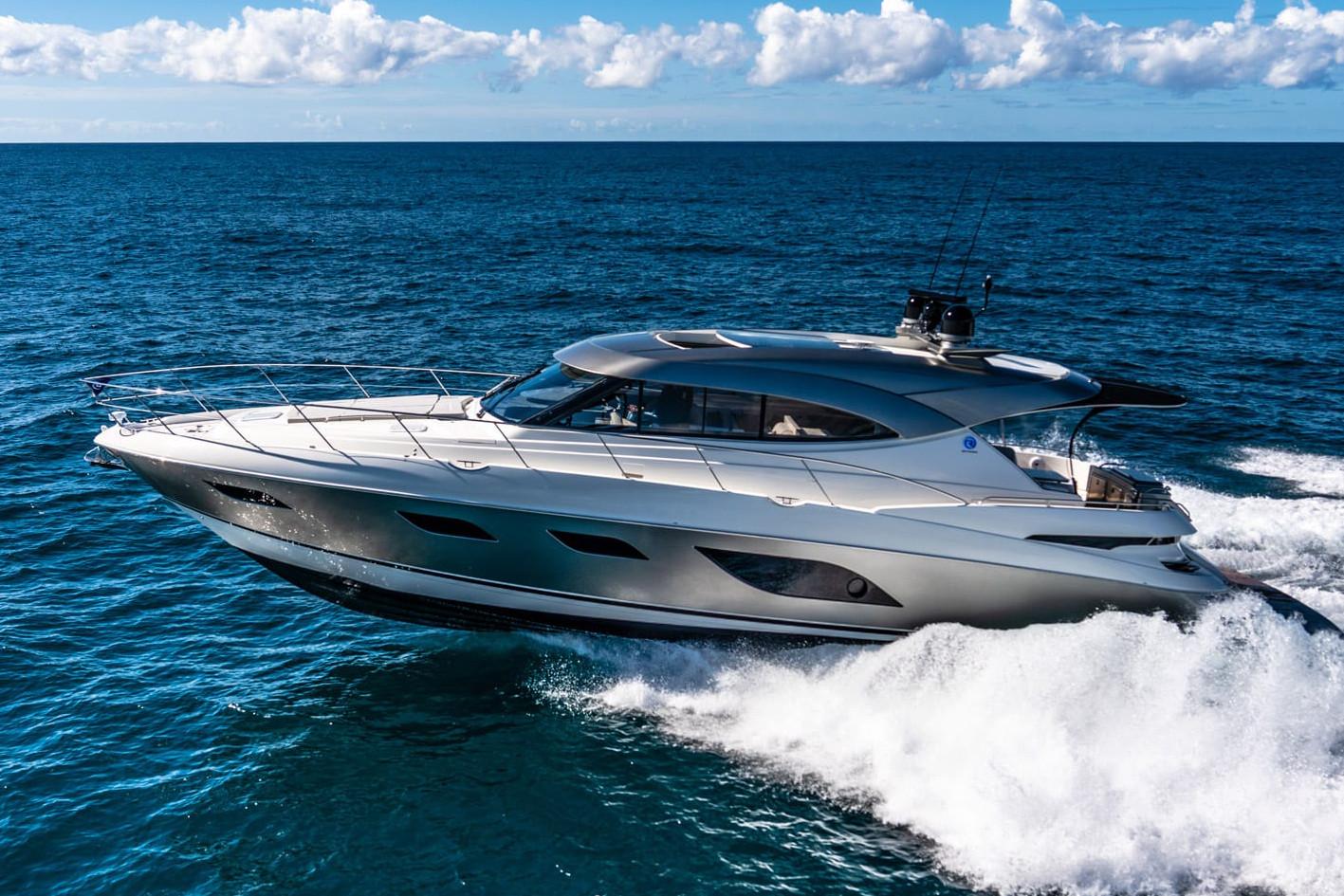 2022 Riviera 6000 Sport Yacht