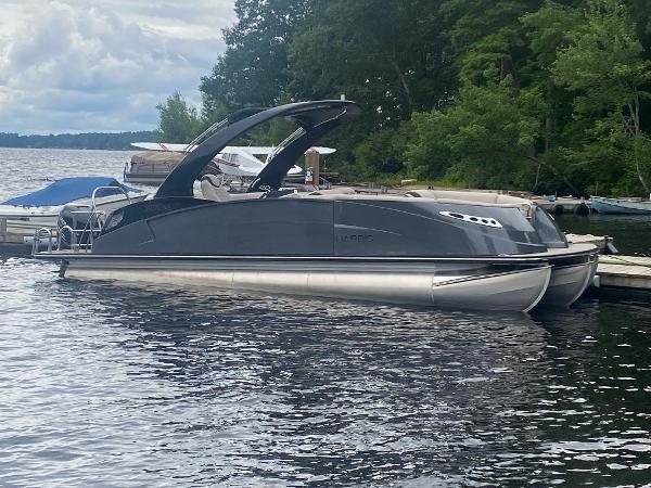 Harris Crowne SL 250 Twin Engine  Pontoon boat accessories, Boat