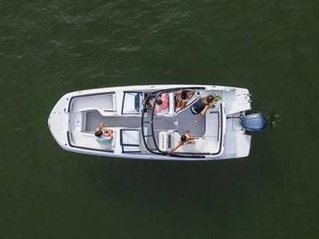 2023 Hurricane SunDeck 235 OB