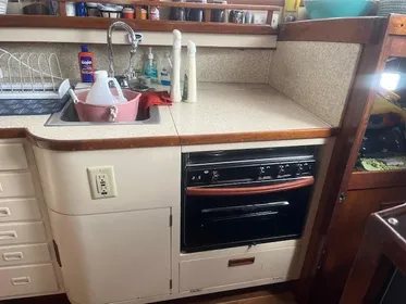 1982 Monk 40 Galley Oven View