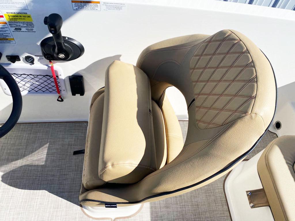 2023 Bayliner VR5 Bowrider - Outboard