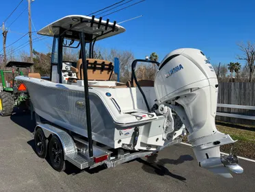 2024 Sea Hunt Ultra 239 SE