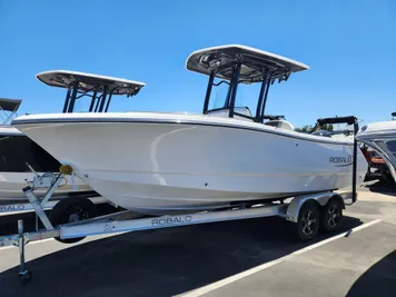 2023 Robalo R230