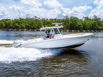 2020 Boston Whaler 330 Outrage