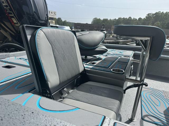 2024 Xpress Boats X23B Lounge
