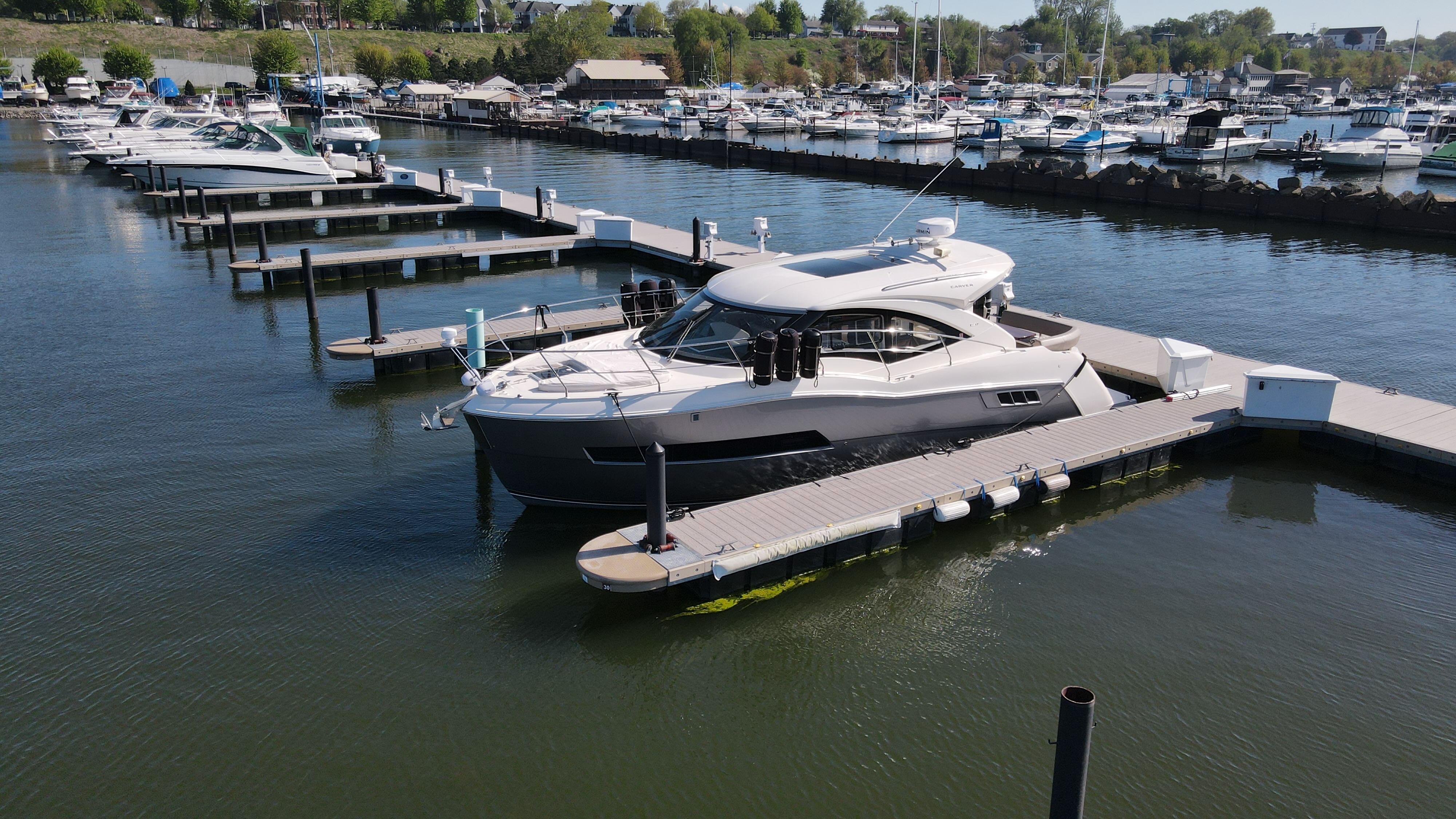 2018 Carver C37 Full View At the Dock