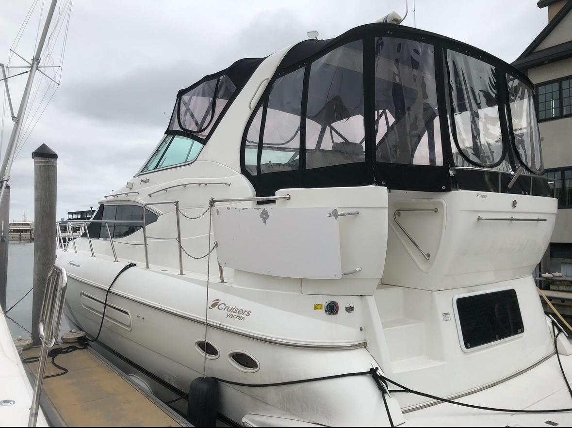 2001 Cruisers Yachts 4460 Aft Cabin Motor Yacht