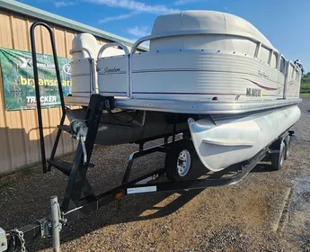 2010 Sun Tracker 21 Party Barge