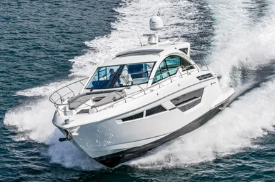 2019 Cruisers Yachts 50 Cantius