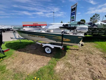 1999 Crestliner 16 Angler