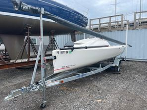 2019 Beneteau First 18