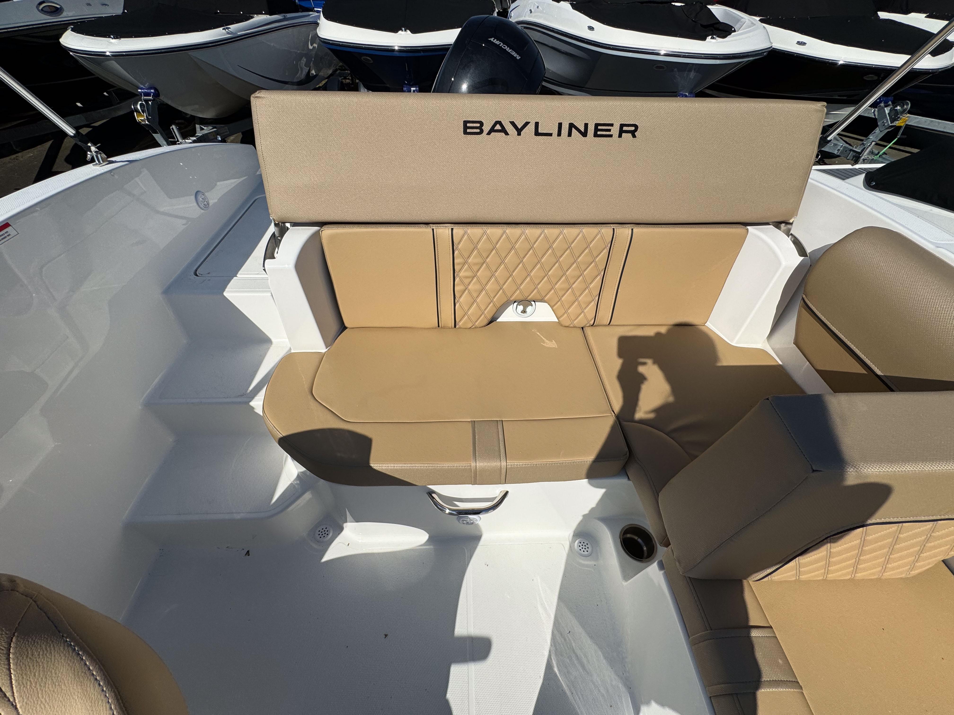 2024 Bayliner DX 2000