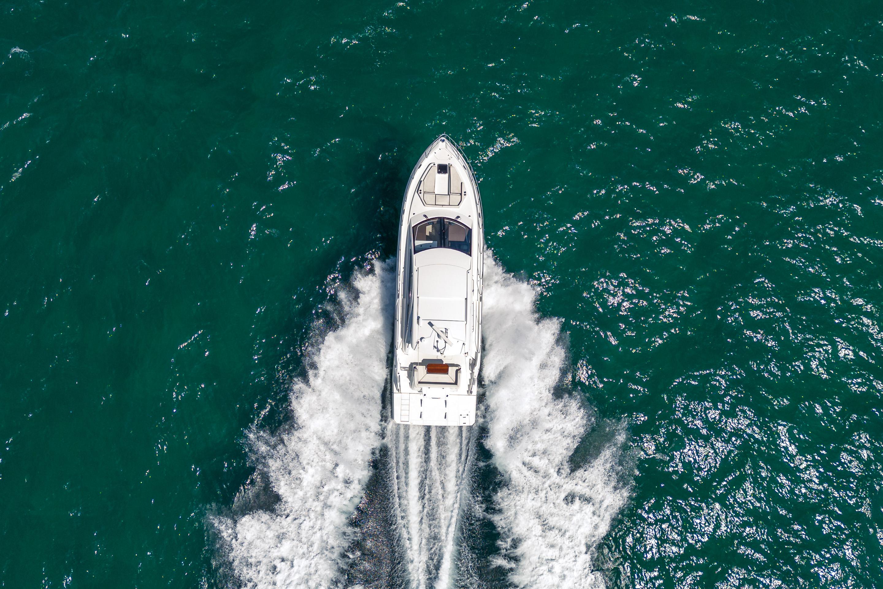 2019 Cruisers Yachts Cantius