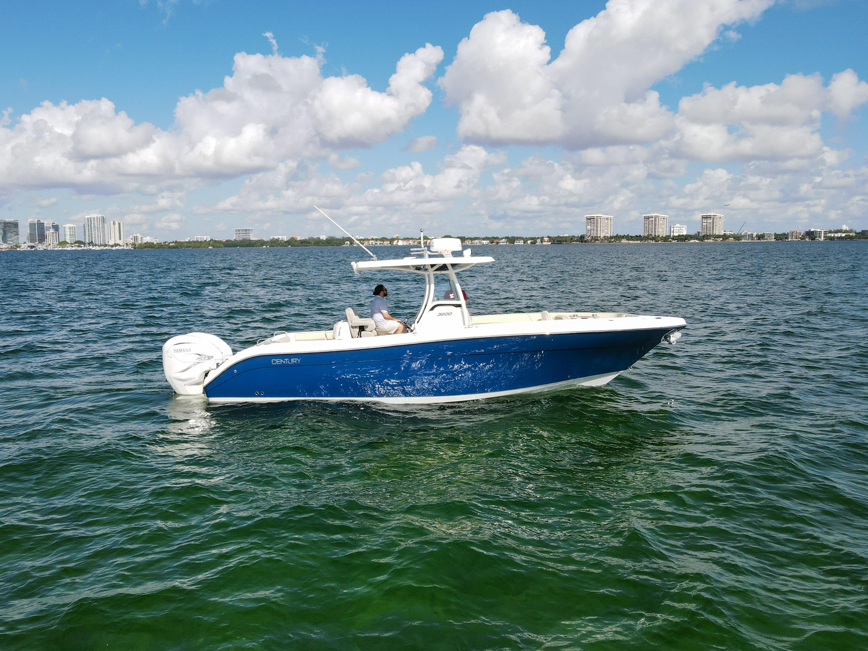 Used 2002 Century 2600 Walkaround, 33149 Key Biscayne - Boat Trader