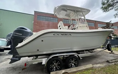 2024 Cobia 220 CC