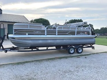 2019 Sun Tracker Party Barge 22 DLX