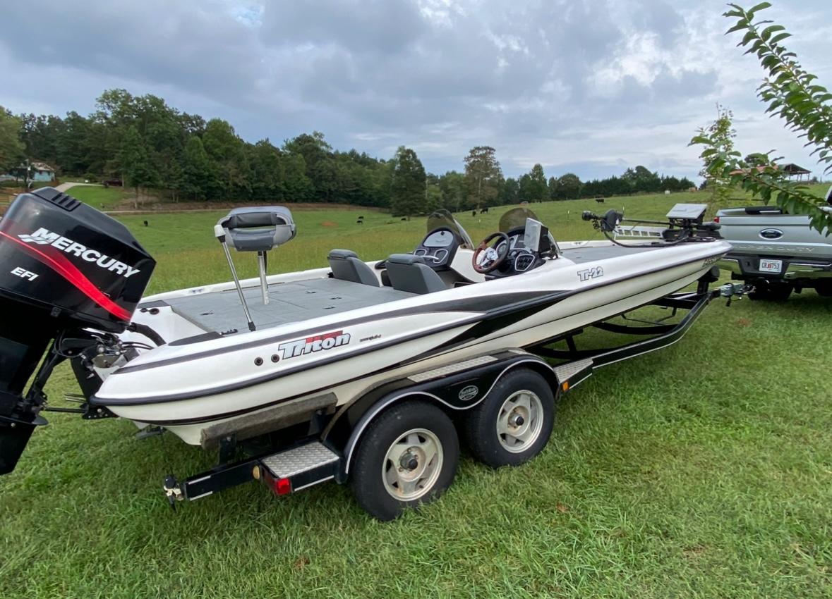 Used 2001 Triton Tr-22 ProDeck Console, 30528 Cleveland - Boat Trader