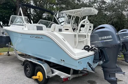 2024 Cobia 220 DC