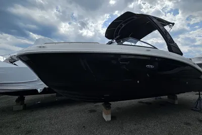 2024 Sea Ray SDX 270 Outboard