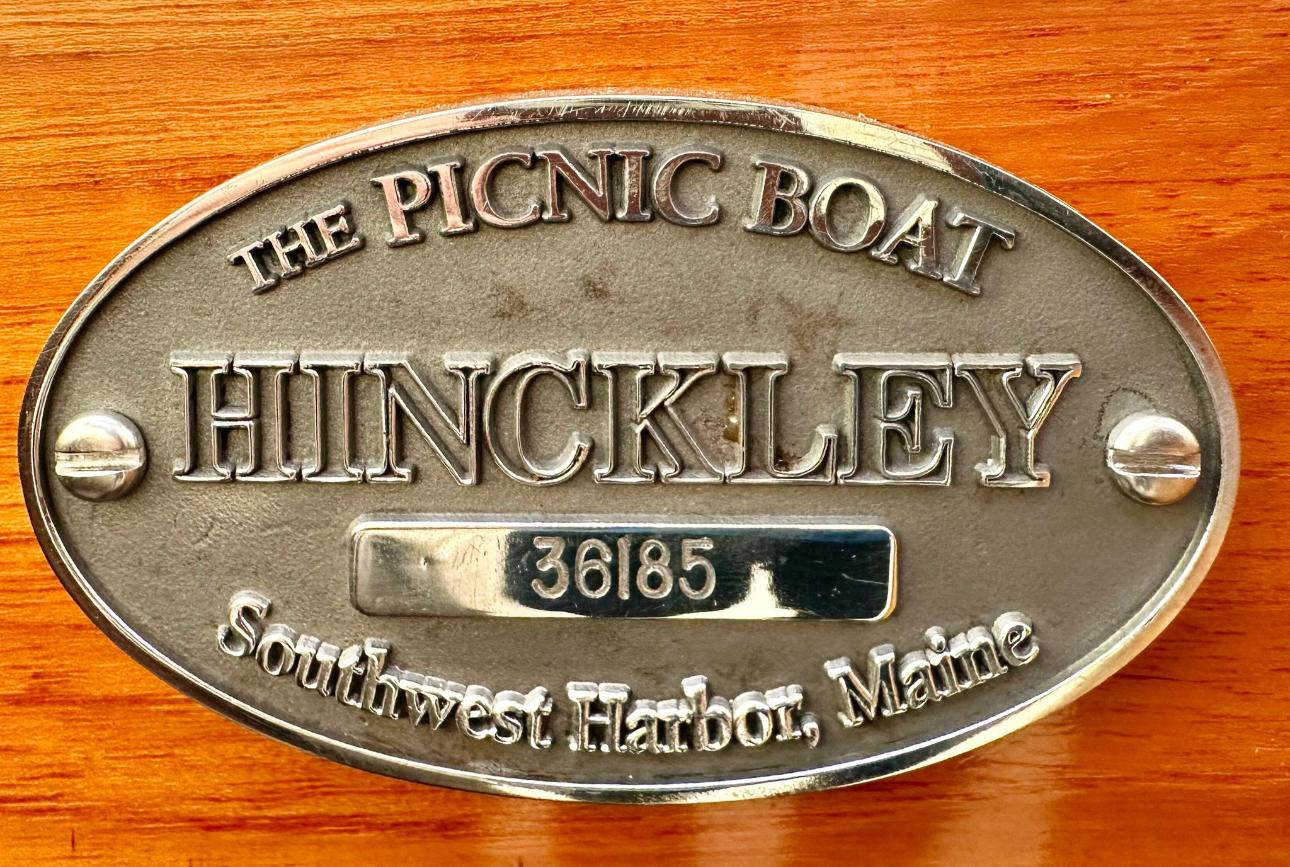 2001 Hinckley 36 Classic Picnic Boat