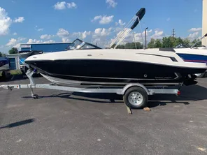 2023 Bayliner VR5 Bowrider