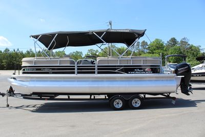 2018 Tracker Party Barge 24 XP3