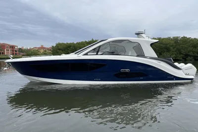 2024 Sea Ray Sundancer 370 Outboard