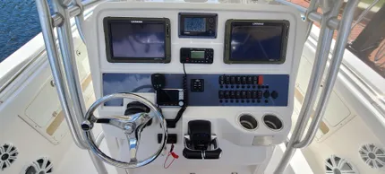 2015 Robalo R300 Center Console