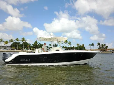 2015 Robalo R300 Center Console