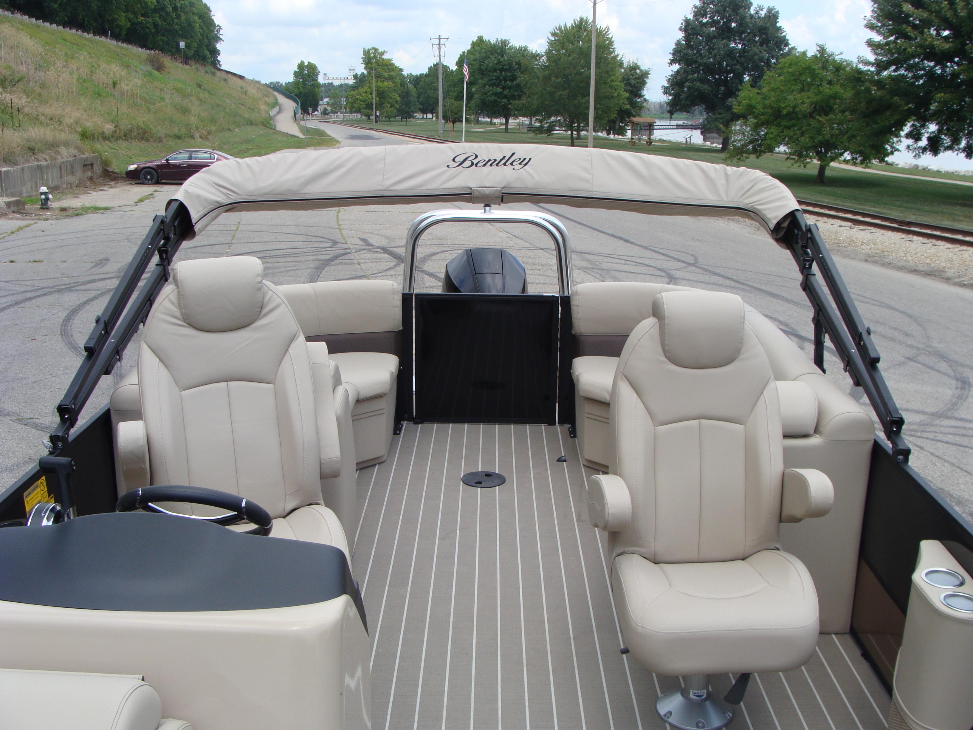 2023 Bentley Pontoons 243 Navigator