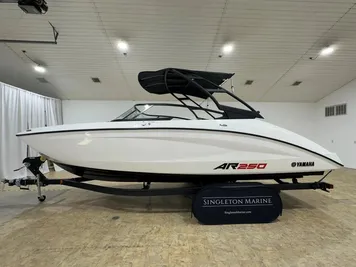 2024 Yamaha Boats AR250