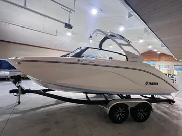 2024 Yamaha Boats 222 S