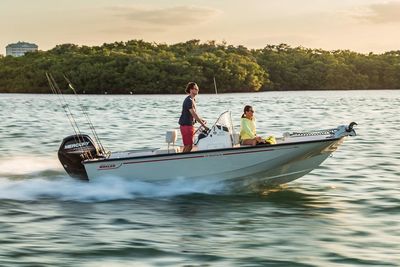 2022 Boston Whaler 170 Montauk
