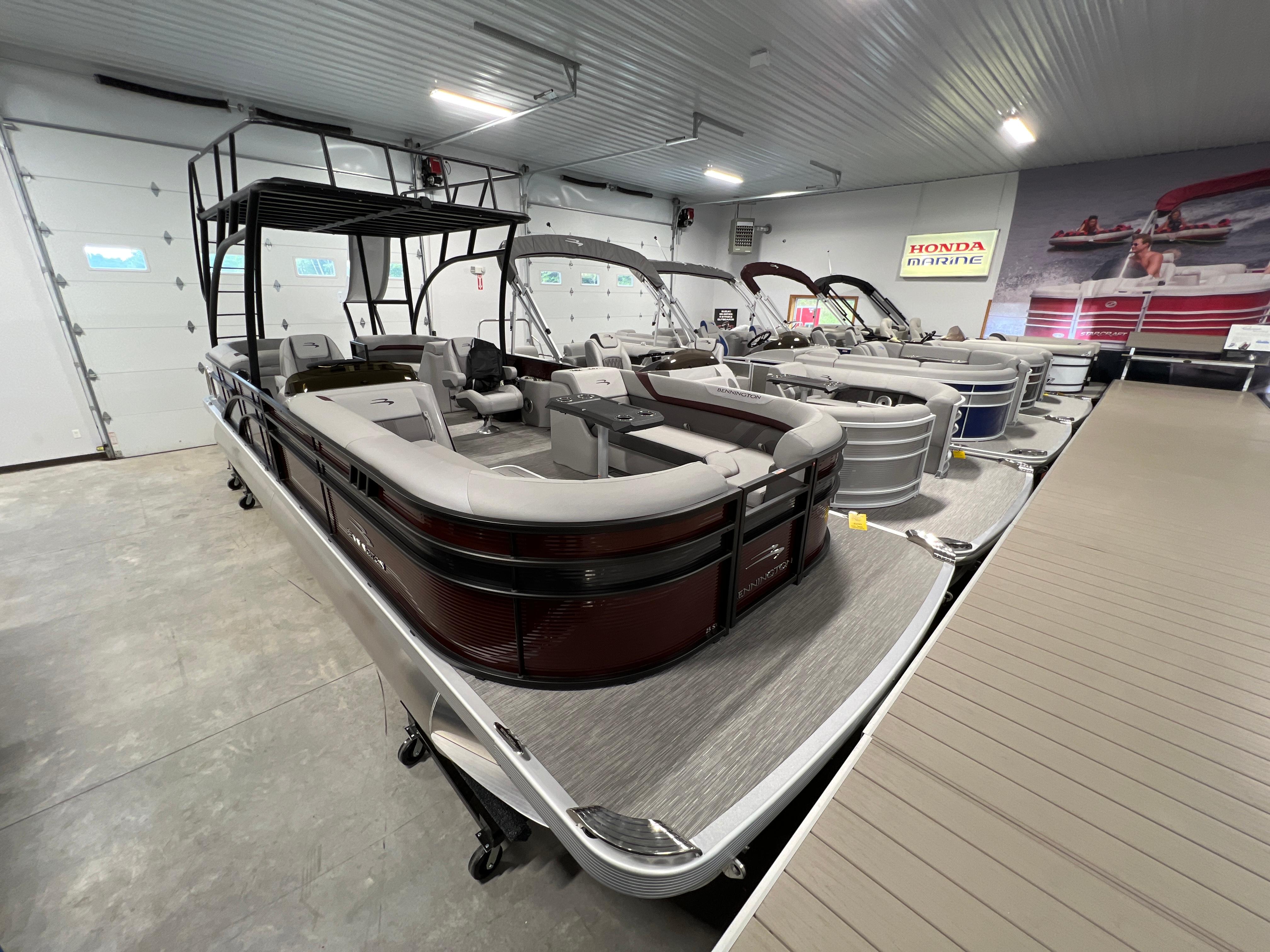 2023 Bennington 25 S STERN RADIUS TOP DECK