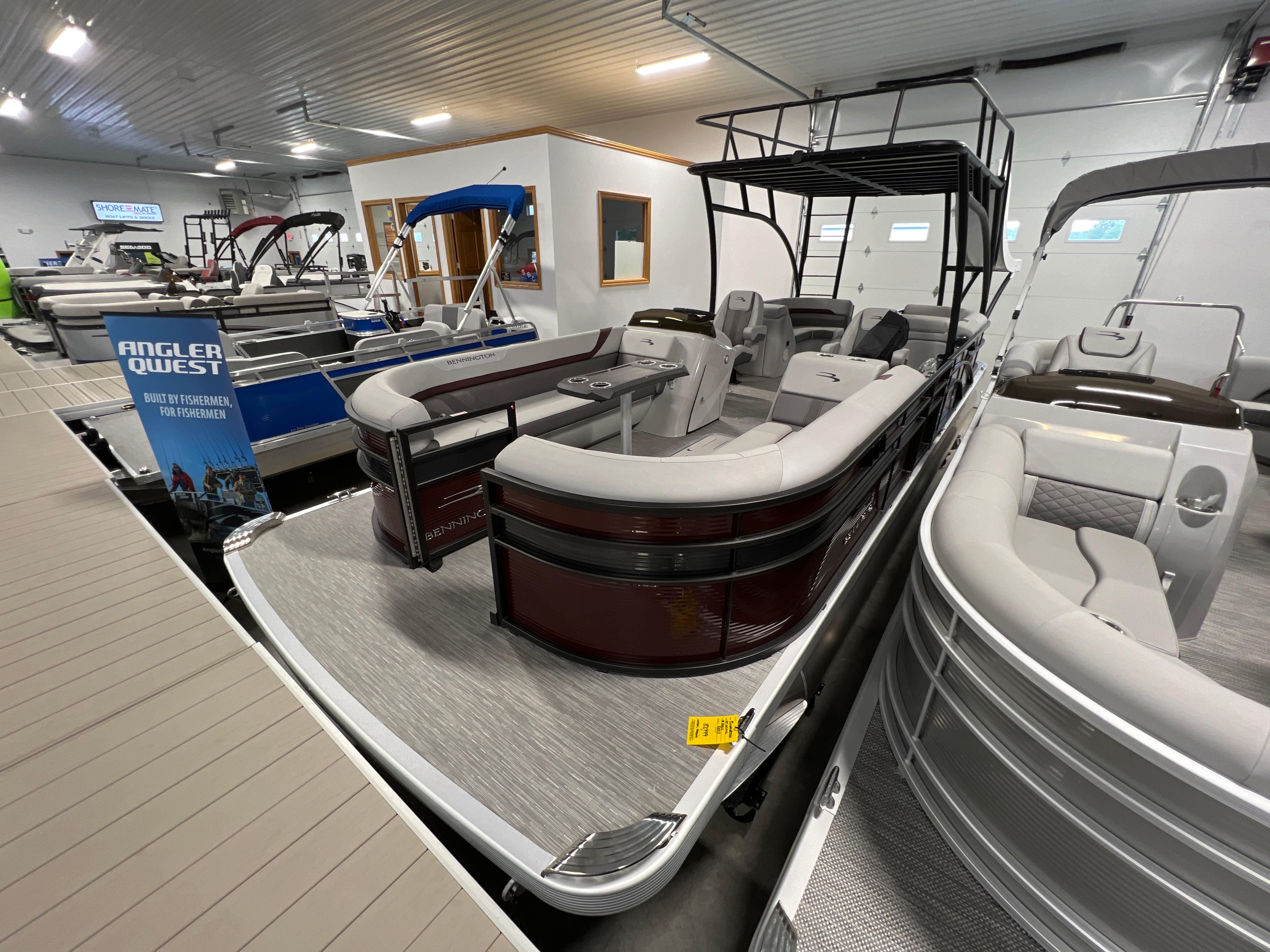 2023 Bennington 25 S STERN RADIUS TOP DECK