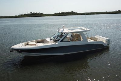 2023 Boston Whaler 380 Realm