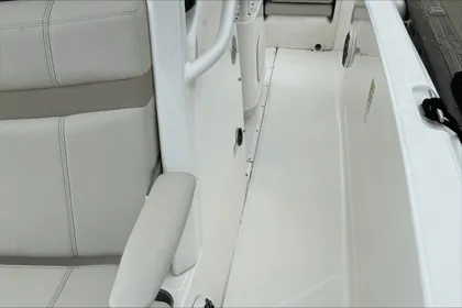 2023 Boston Whaler 220 Dauntless