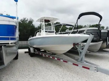 2019 Boston Whaler 240 Dauntless