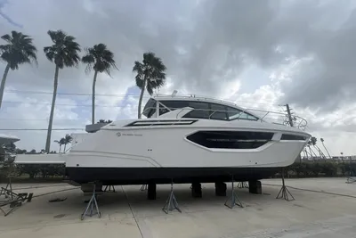 2024 Cruisers Yachts 42 Cantius