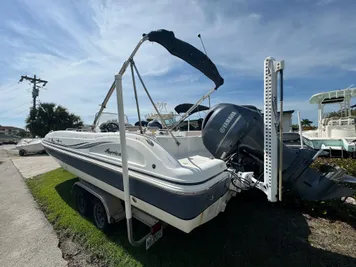 2015 Hurricane SunDeck Sport 231 OB