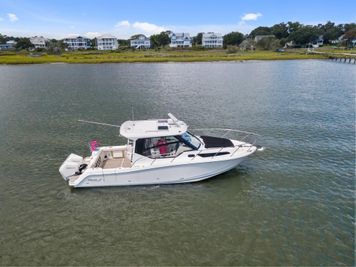 2021 Boston Whaler 325 Conquest